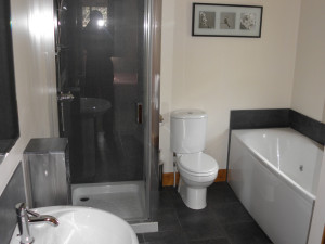 One bedroom lodge en-suite bathroom with jacuzzi bath at Bracken Lodges Self-Catering Holiday Loch Tay Kenmore Killin Perthshire